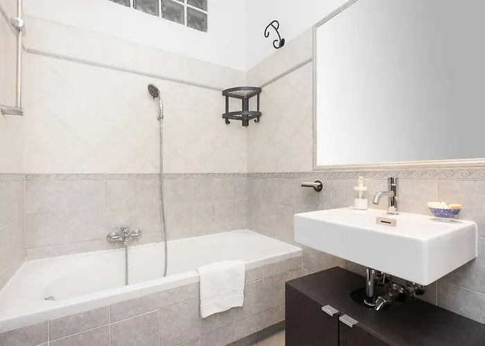 Paruta By In Apartment