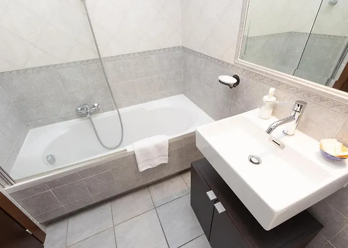 Paruta By In Apartment